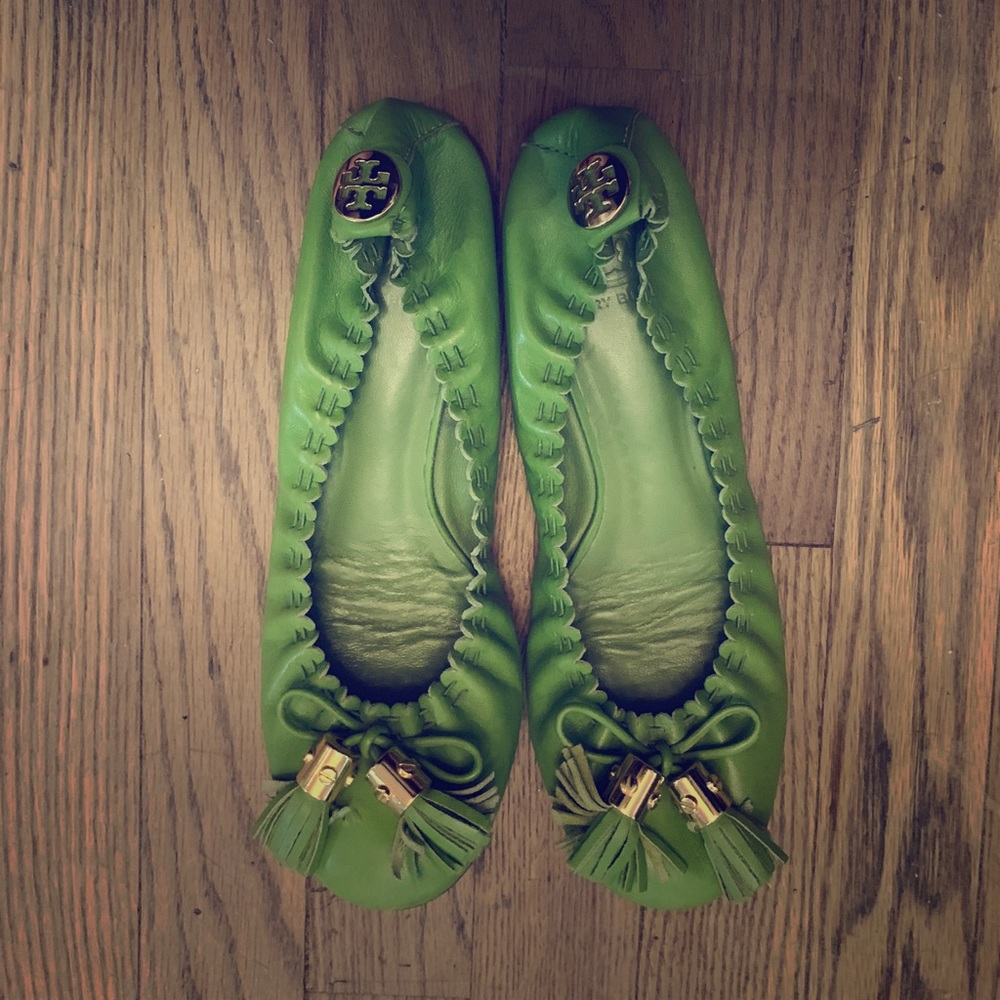 Tory Burch leather green flats. Size 7.  .